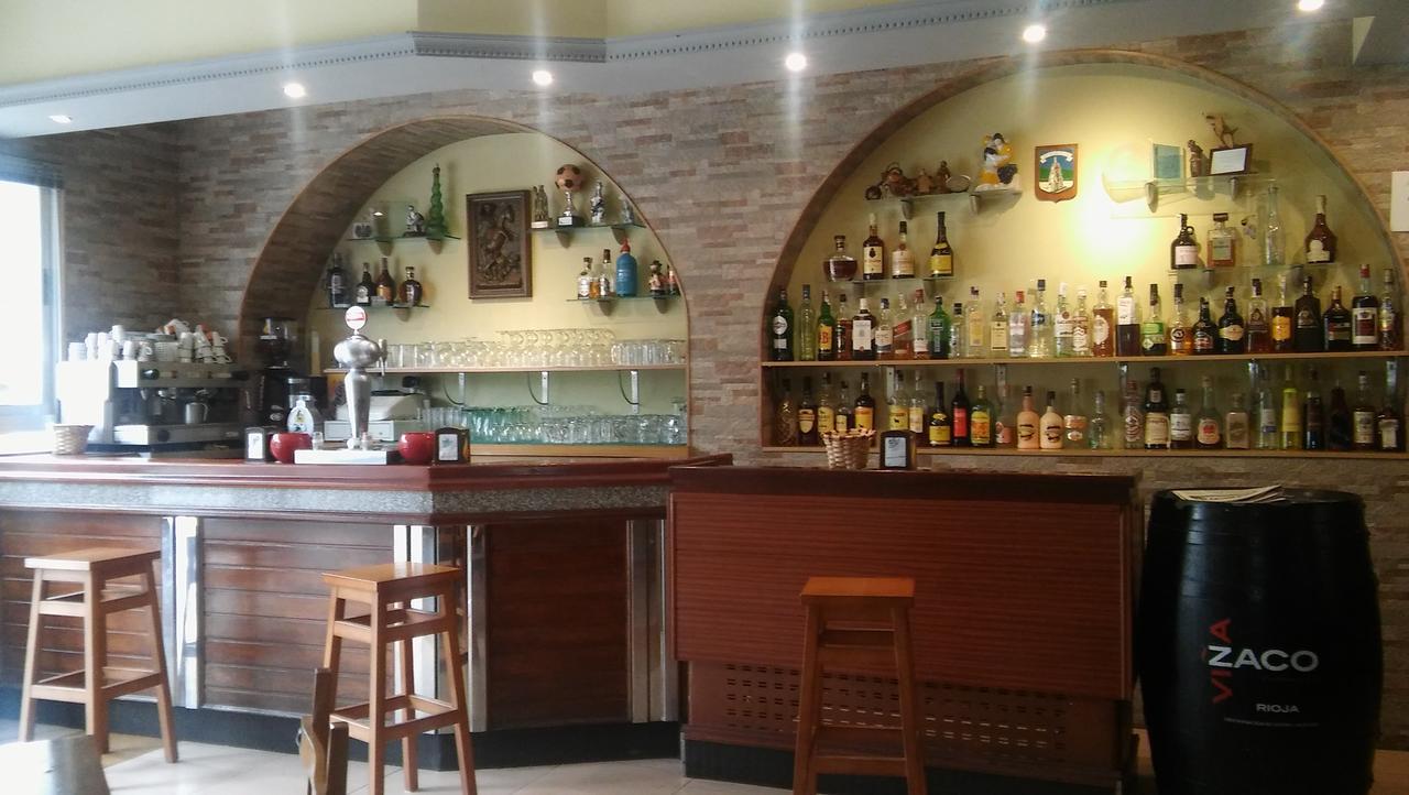 Hostal-Meson Vilasante Triacastela Bagian luar foto