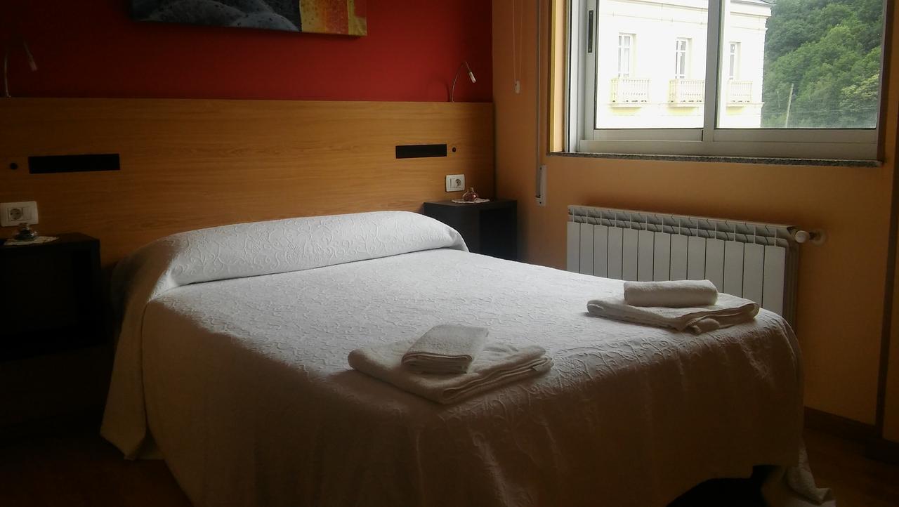 Hostal-Meson Vilasante Triacastela Bagian luar foto